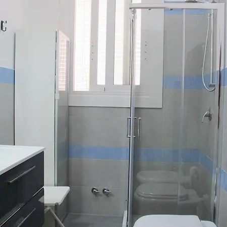 Confortevole Vicino Al Centro Апартаменты *